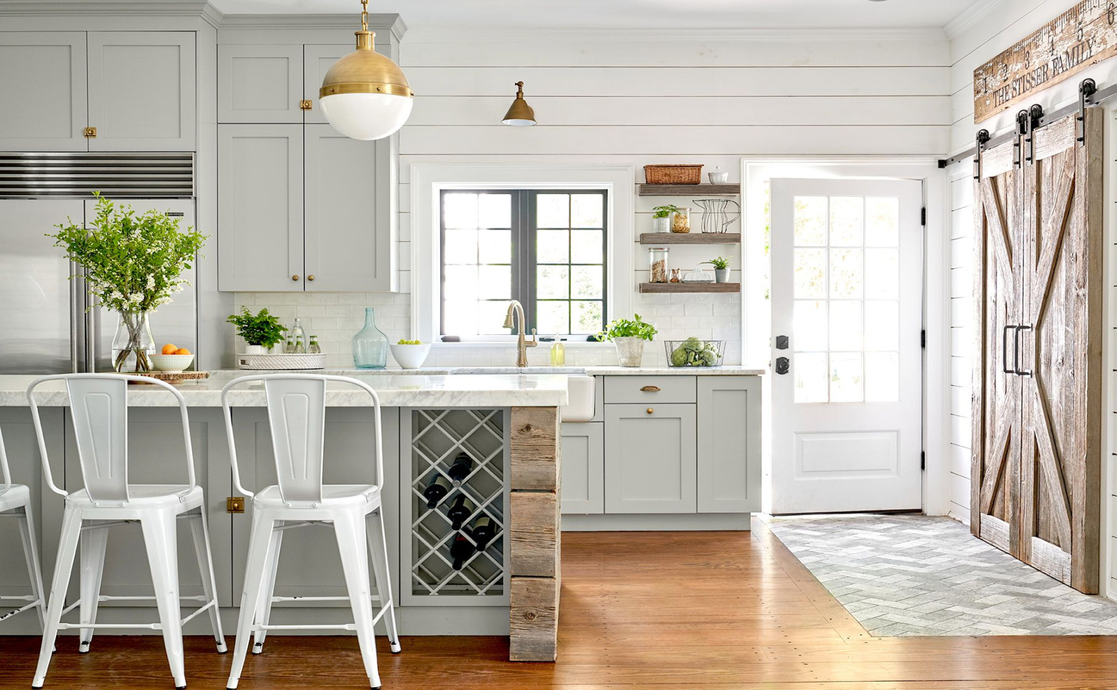 Helpful Tips for Choosing the Coziest Farmhouse Kitchen Colors Helpful Tips for Choosing the Coziest Farmhouse Kitchen Colors
